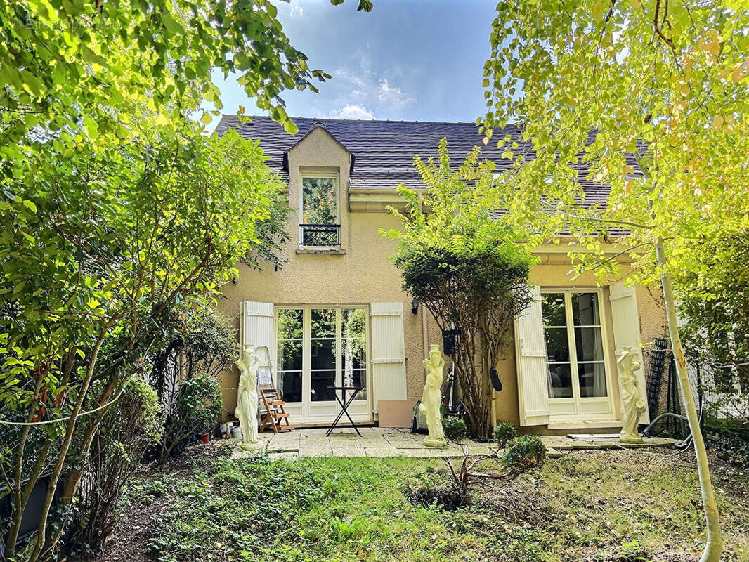 Appartement à EPERNON