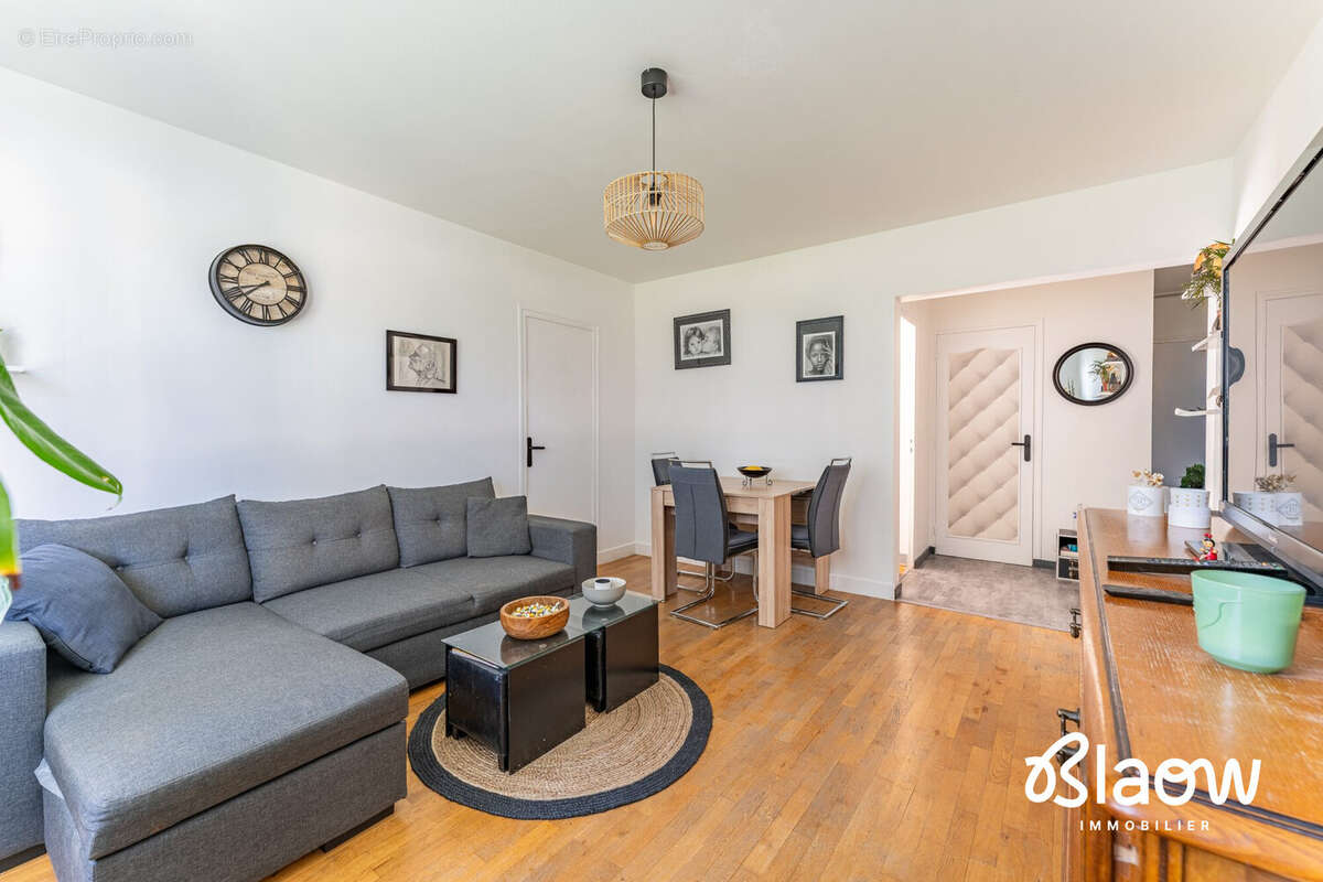 Appartement à MEYZIEU