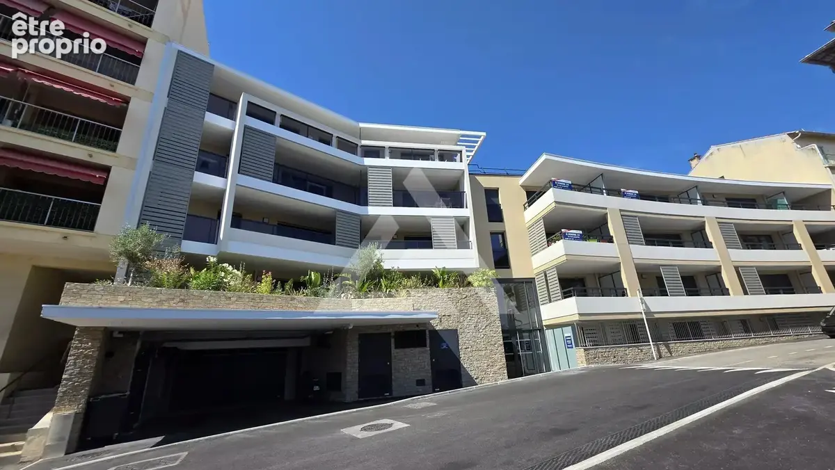 Parking à CAP-D'AIL