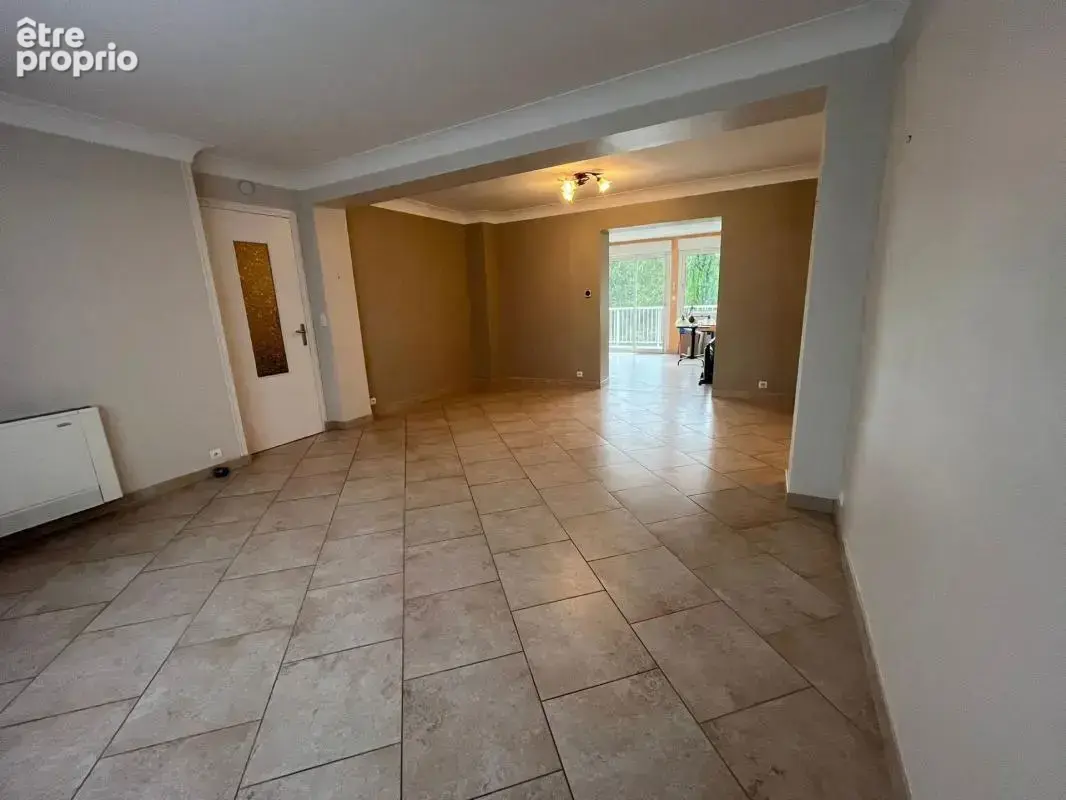  Superbe maison familiale de 156 m² – 3 chambres, jardin, 2 grands garages - photo 2
