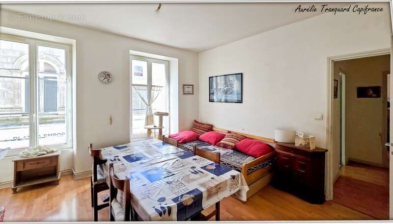 Appartement à SAINT-JEAN-D'ANGELY