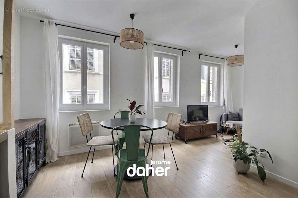 Appartement à MARSEILLE-1E