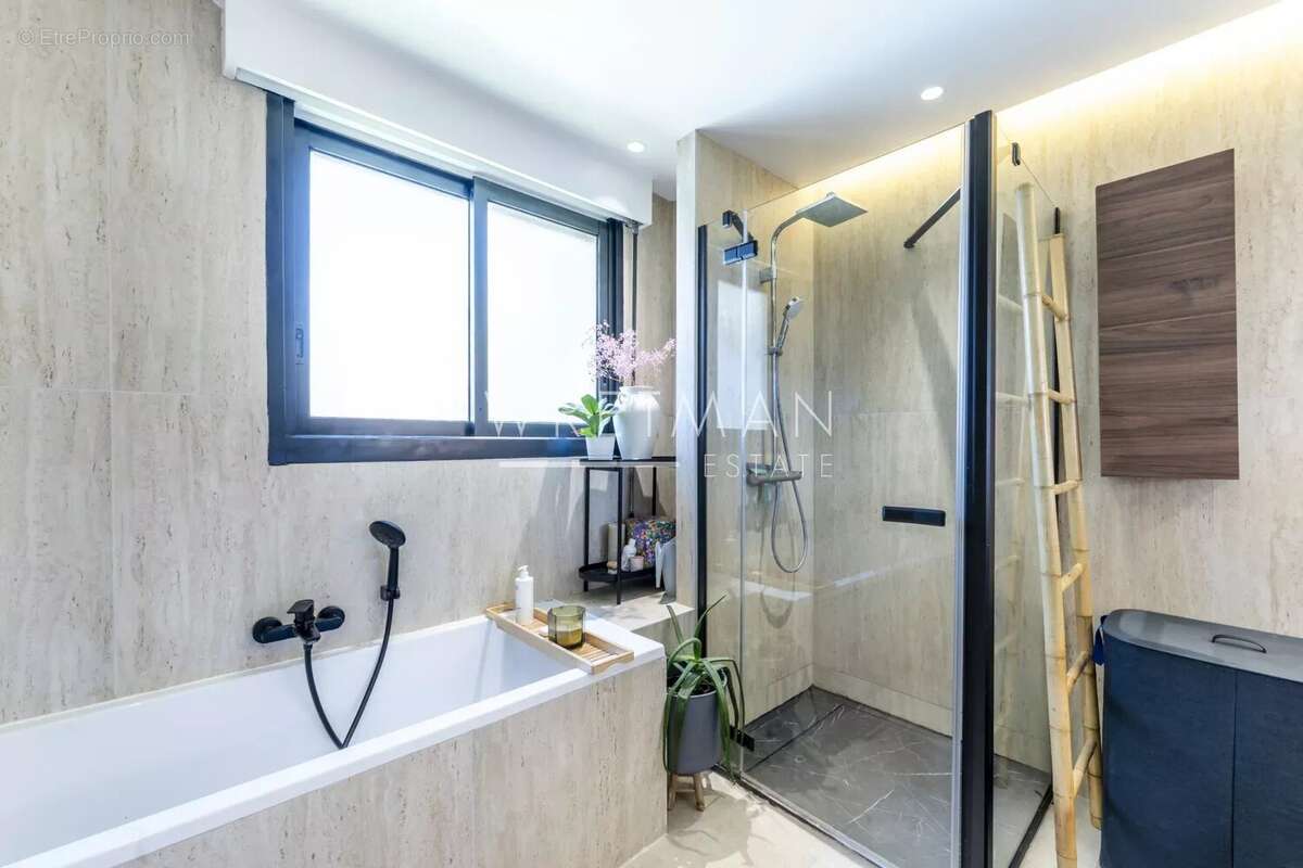 Appartement à SAINT-LAURENT-DU-VAR