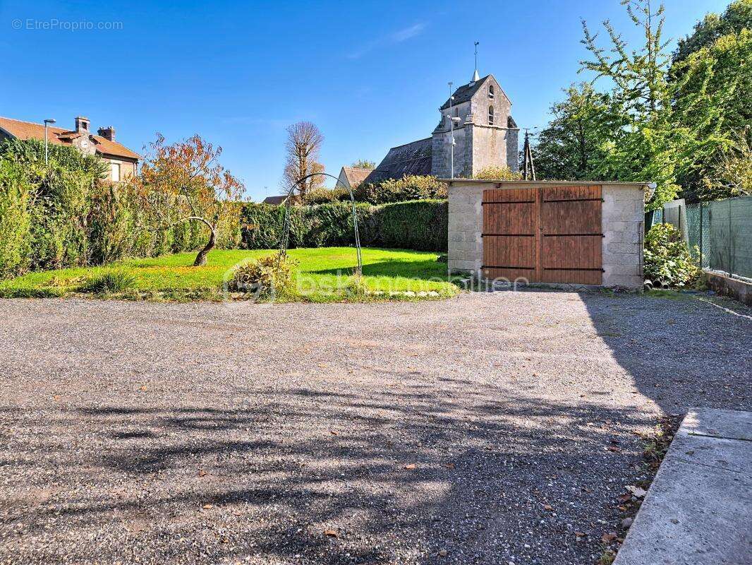 Maison à LES CHAPELLES-BOURBON