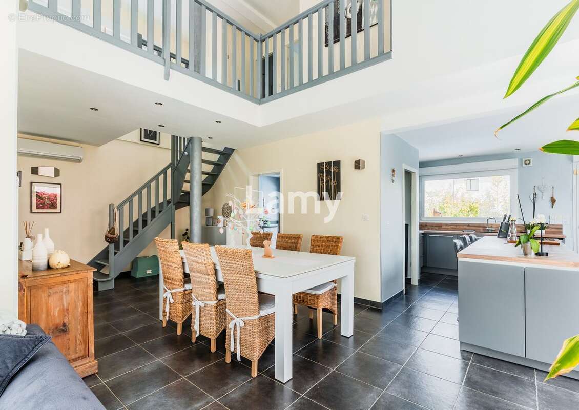 Maison à COIN-LES-CUVRY