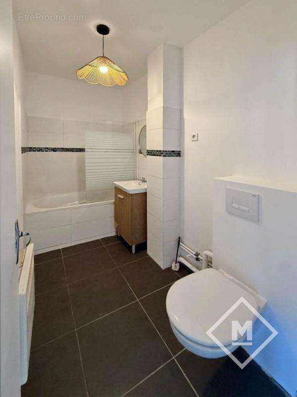 Appartement à MARSEILLE-4E