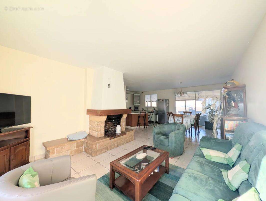 Maison à LES CLAYES-SOUS-BOIS