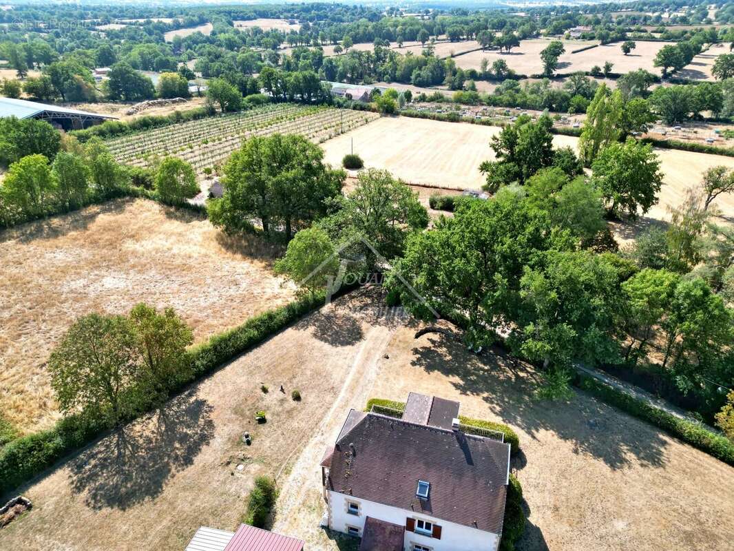 Belle propriété de campagne sur 6 697 m² à Autry-Issards - photo 2