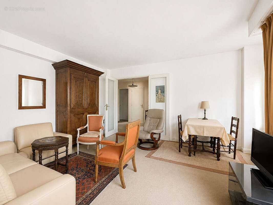 Appartement à PARIS-17E