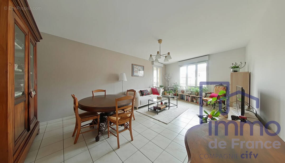 Appartement à SAINT-ETIENNE