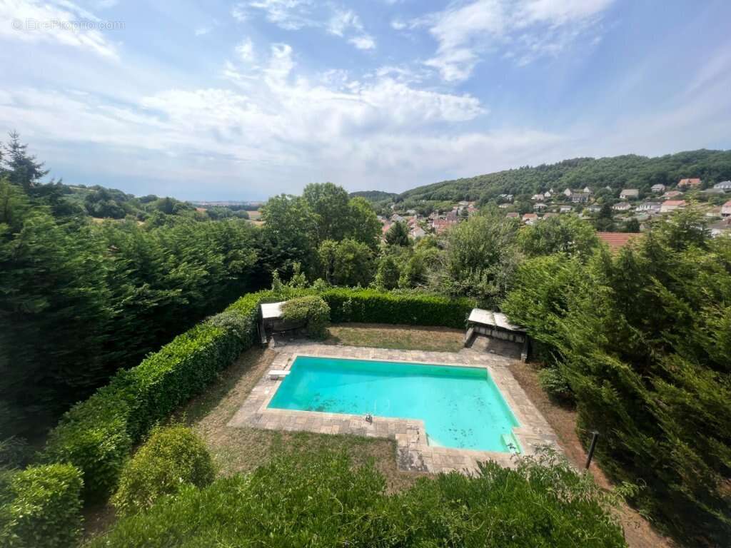 Maison à MONTCENIS