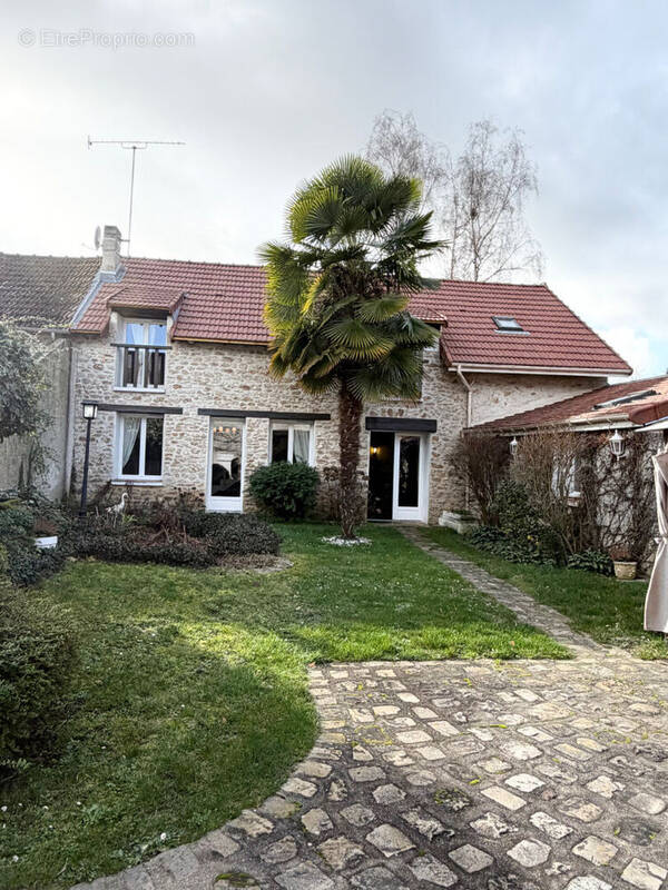 Maison à BOURAY-SUR-JUINE