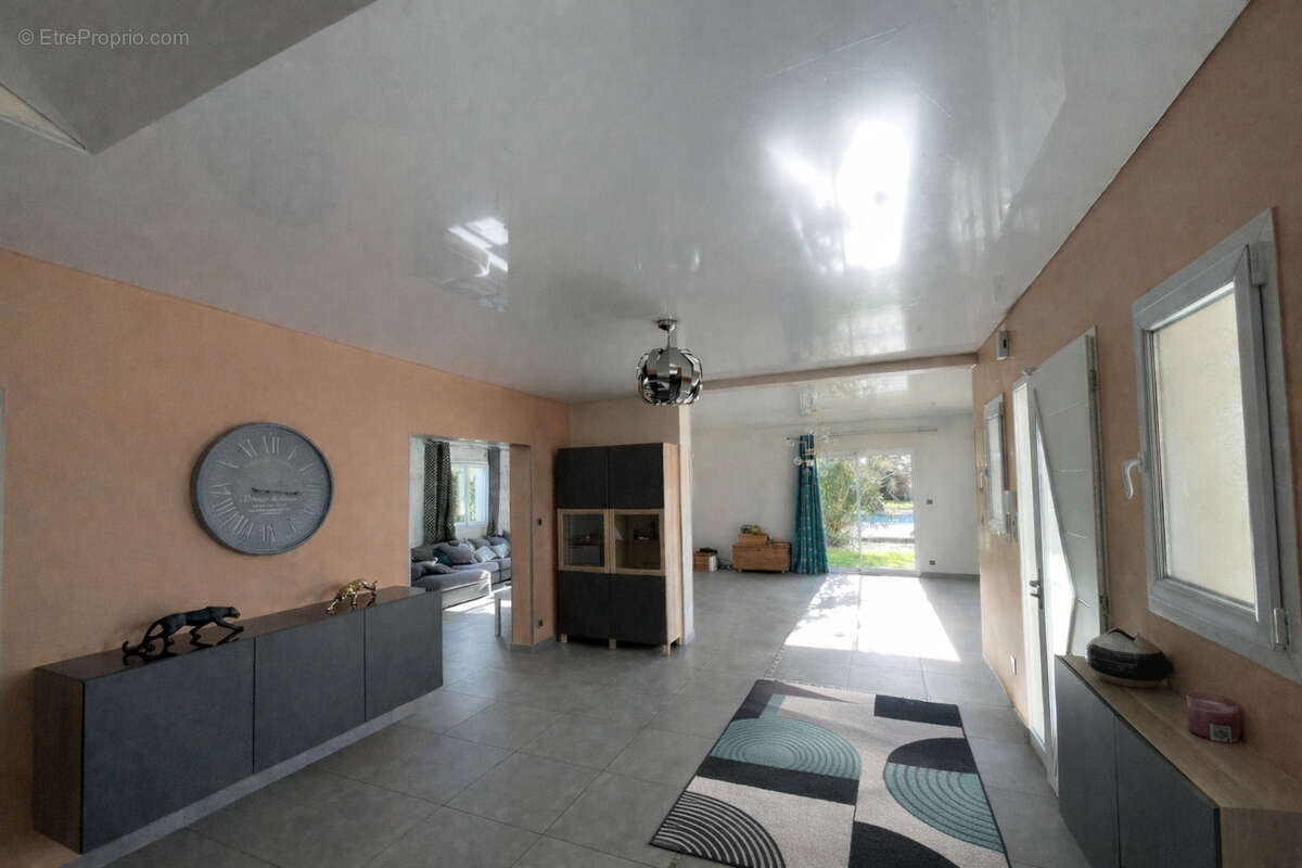 Maison à SAINT-MAGNE-DE-CASTILLON