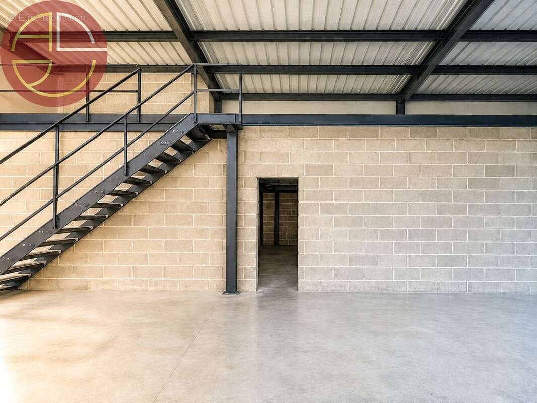 Commerce 886 m² à Bouloc  - photo 8