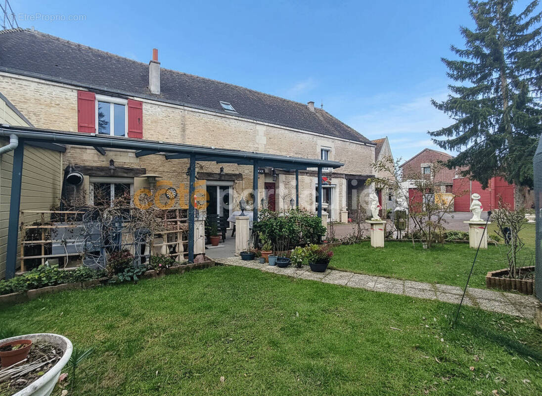 Maison à MEZIDON-CANON