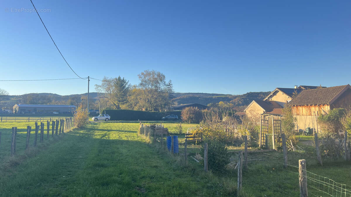 Terrain à SAINT-LAURENT-DU-PONT