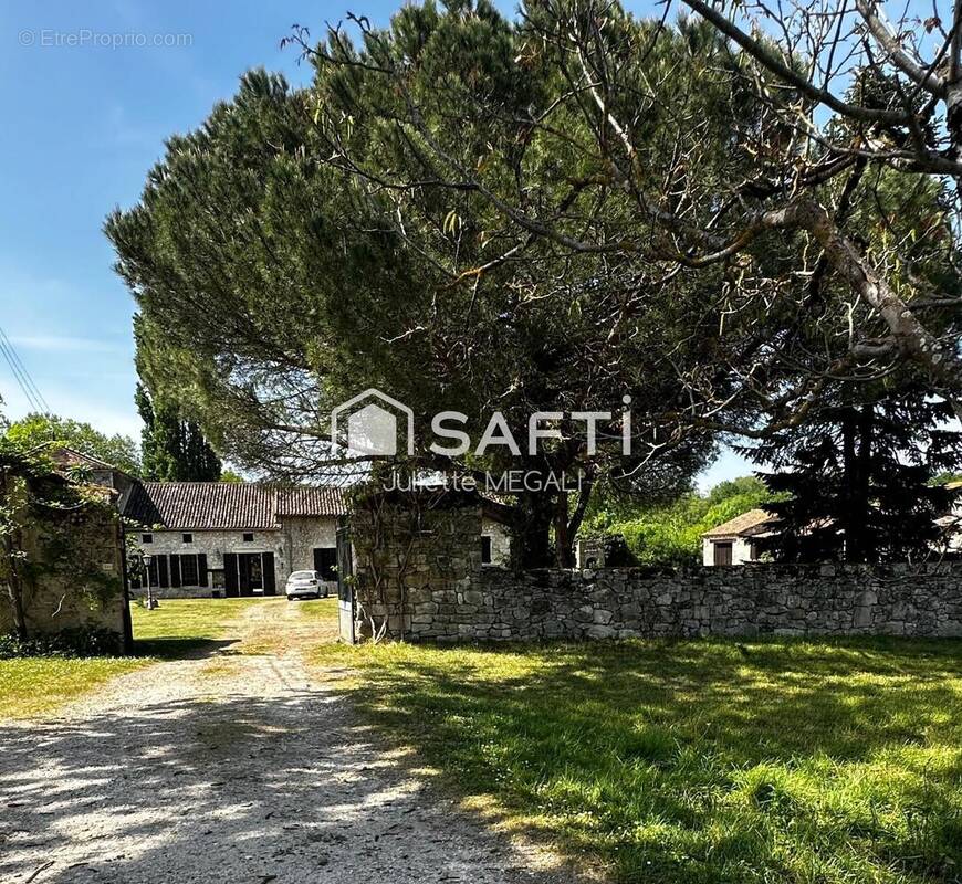 Photo 1 - Maison à BONNEVILLE-ET-SAINT-AVIT-DE-FUMADIERES