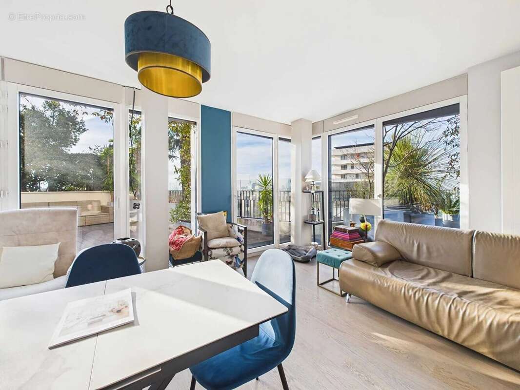 Appartement à PARIS-17E