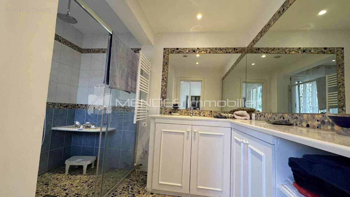 Appartement à ROQUEBRUNE-CAP-MARTIN