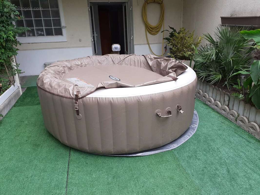 Rare en centre-ville : Maison de charme avec terrasse & atelier ! - photo 8