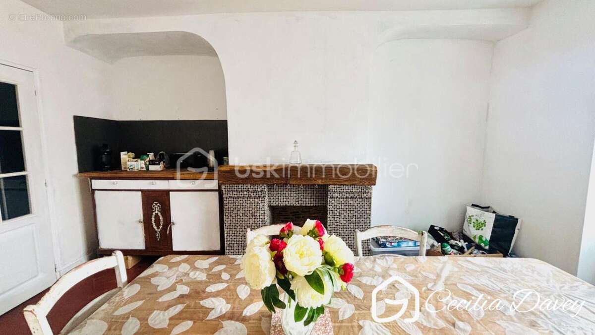 Maison à VILLENEUVE-L'ARCHEVEQUE