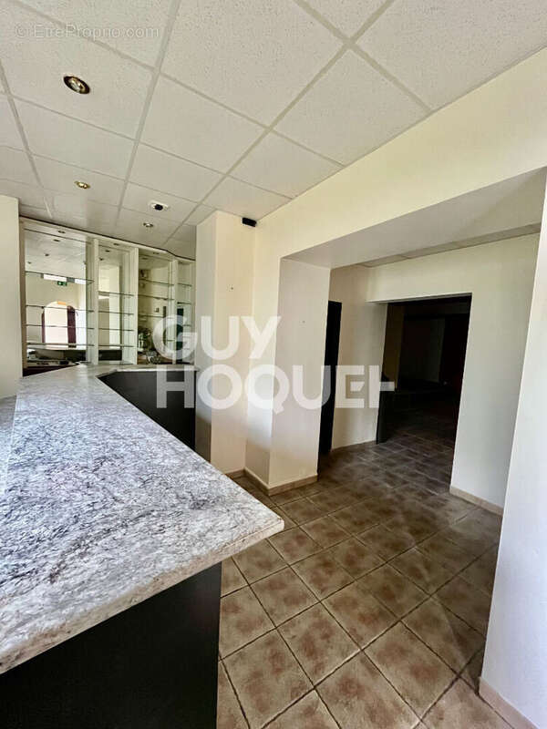 Commerce à AIX-LES-BAINS