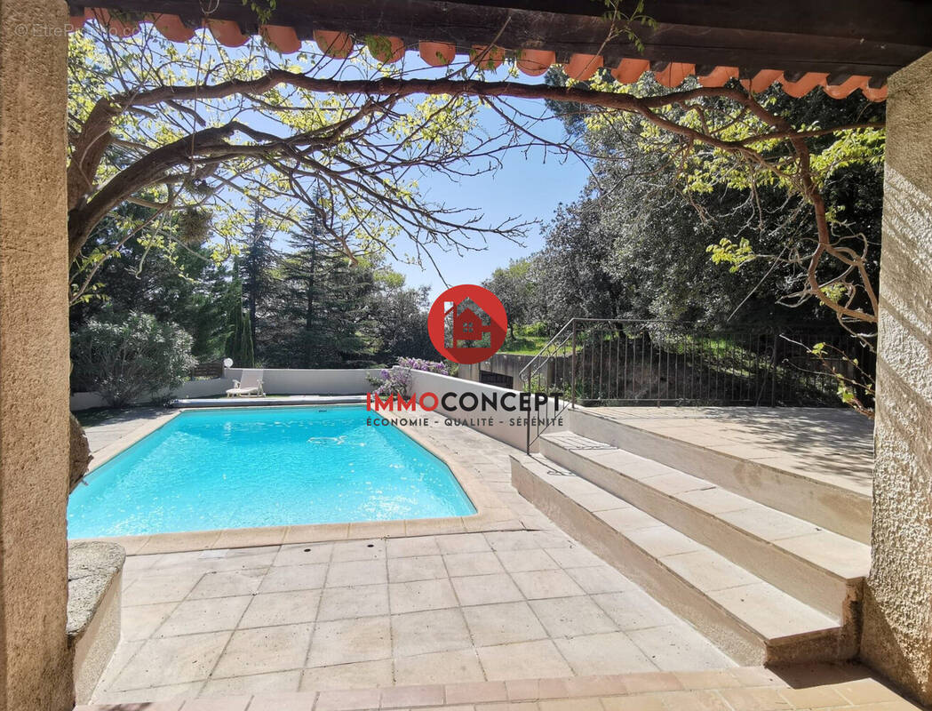 Maison à BAGNOLS-SUR-CEZE