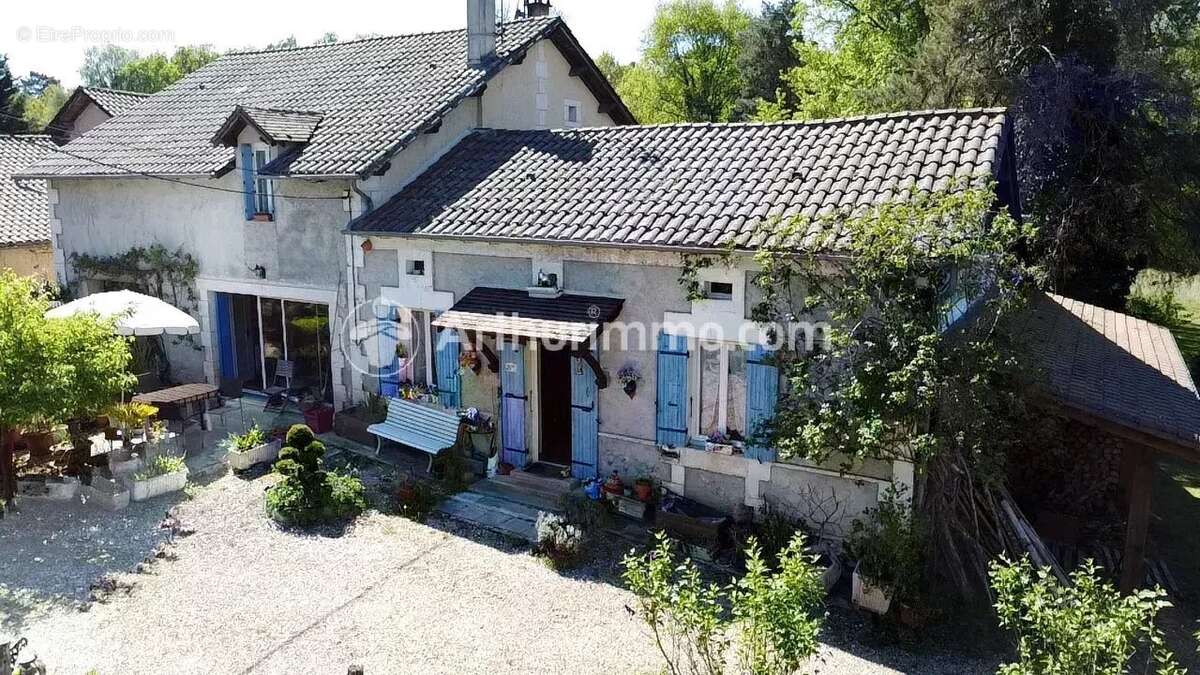 Maison à NEUVIC