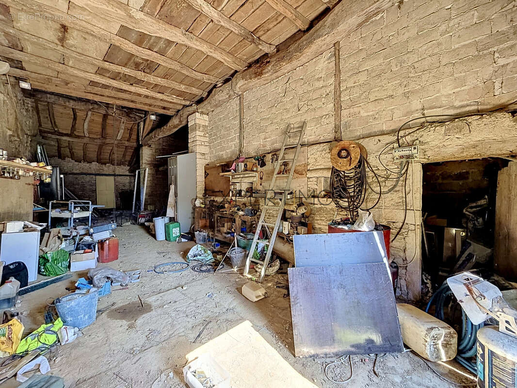 Maison à OZENAY