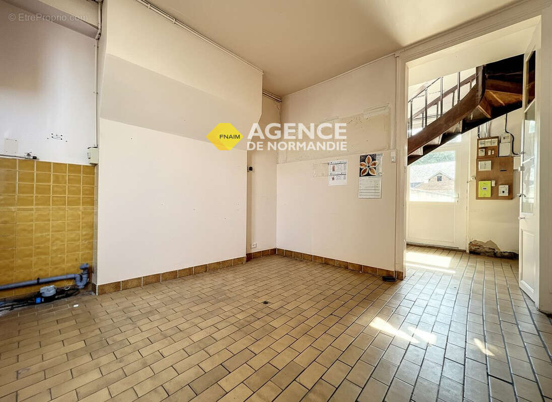 Maison 183 m² à Villers-En-Ouche  - photo 4