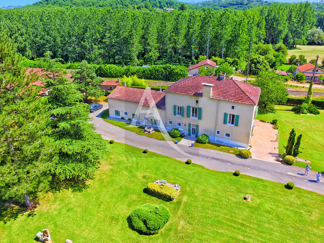 Maison à BLANQUEFORT-SUR-BRIOLANCE