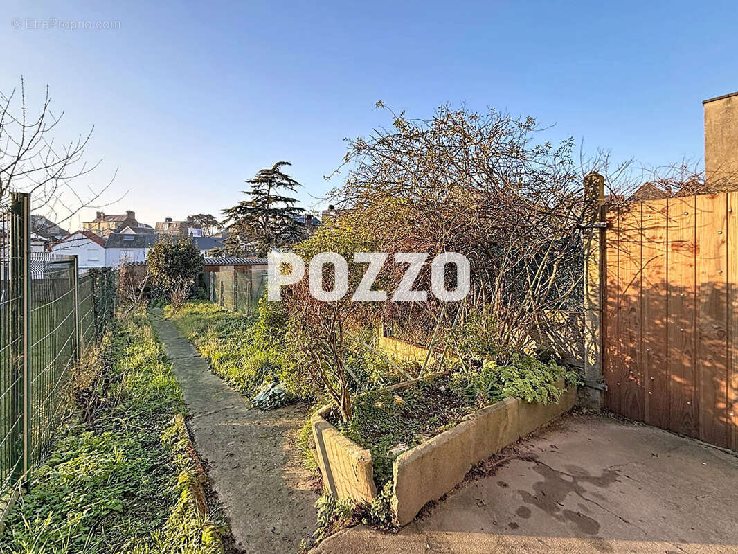 Maison à DONVILLE-LES-BAINS