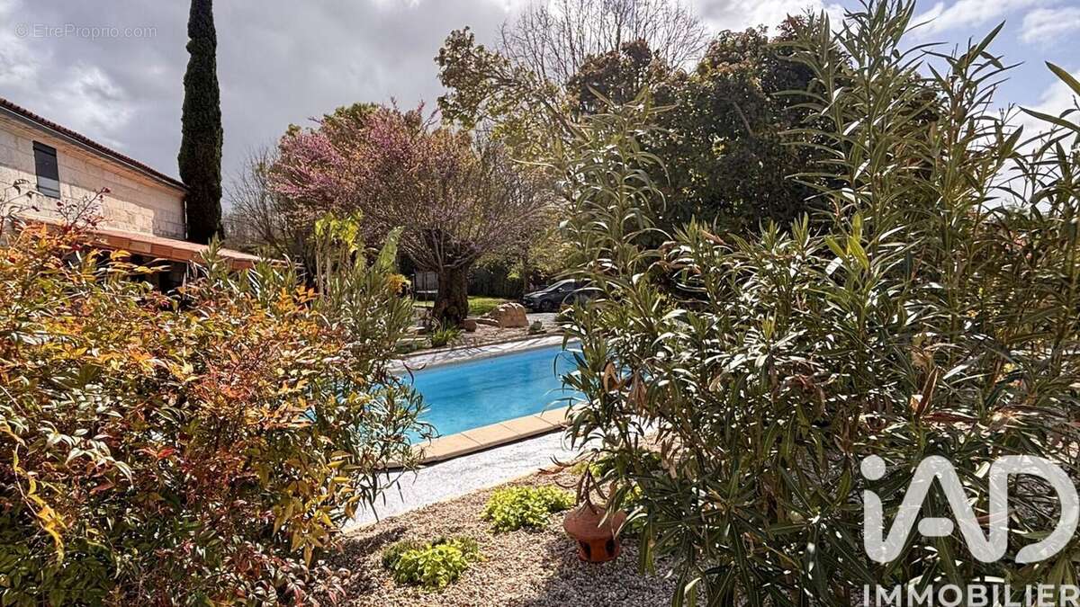 Maison 247 m² à Les Gonds  - photo 6
