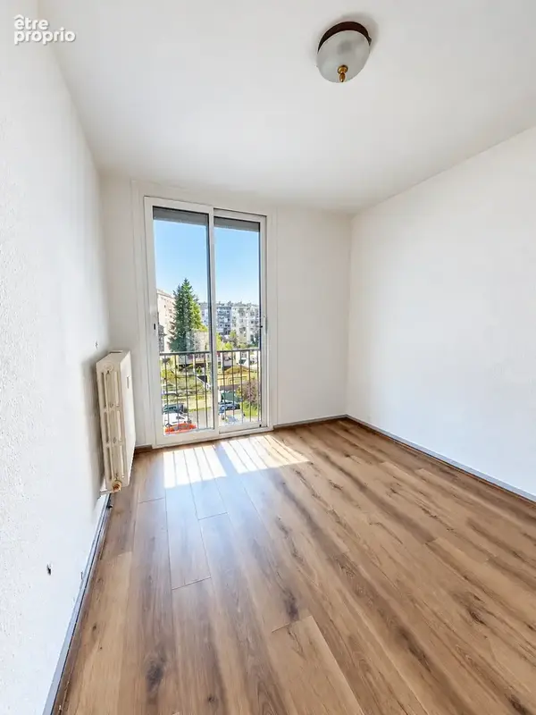 Annemasse centre-ville   appartement t3 -4  de 89 m2   dernier etage -   place de parking et garage - photo 5