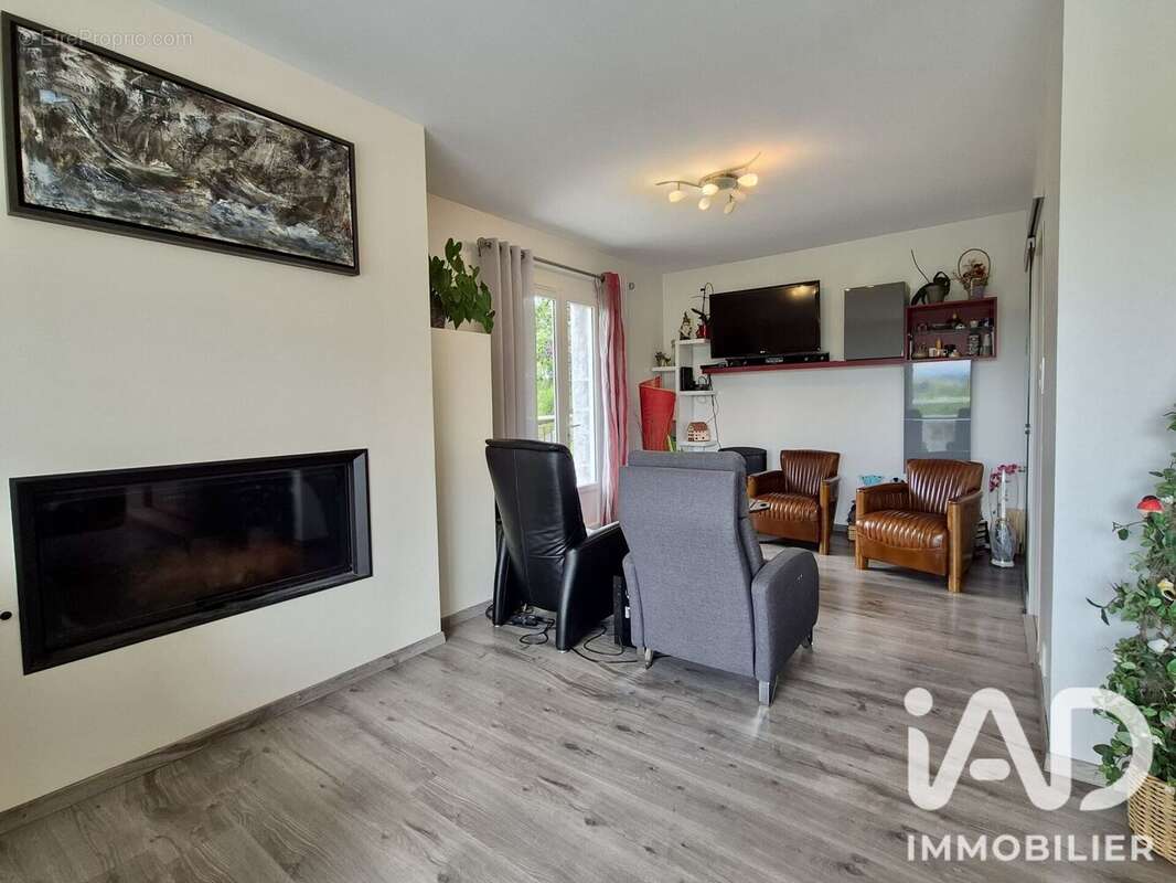 Maison 135 m² à Gelos  - photo 9