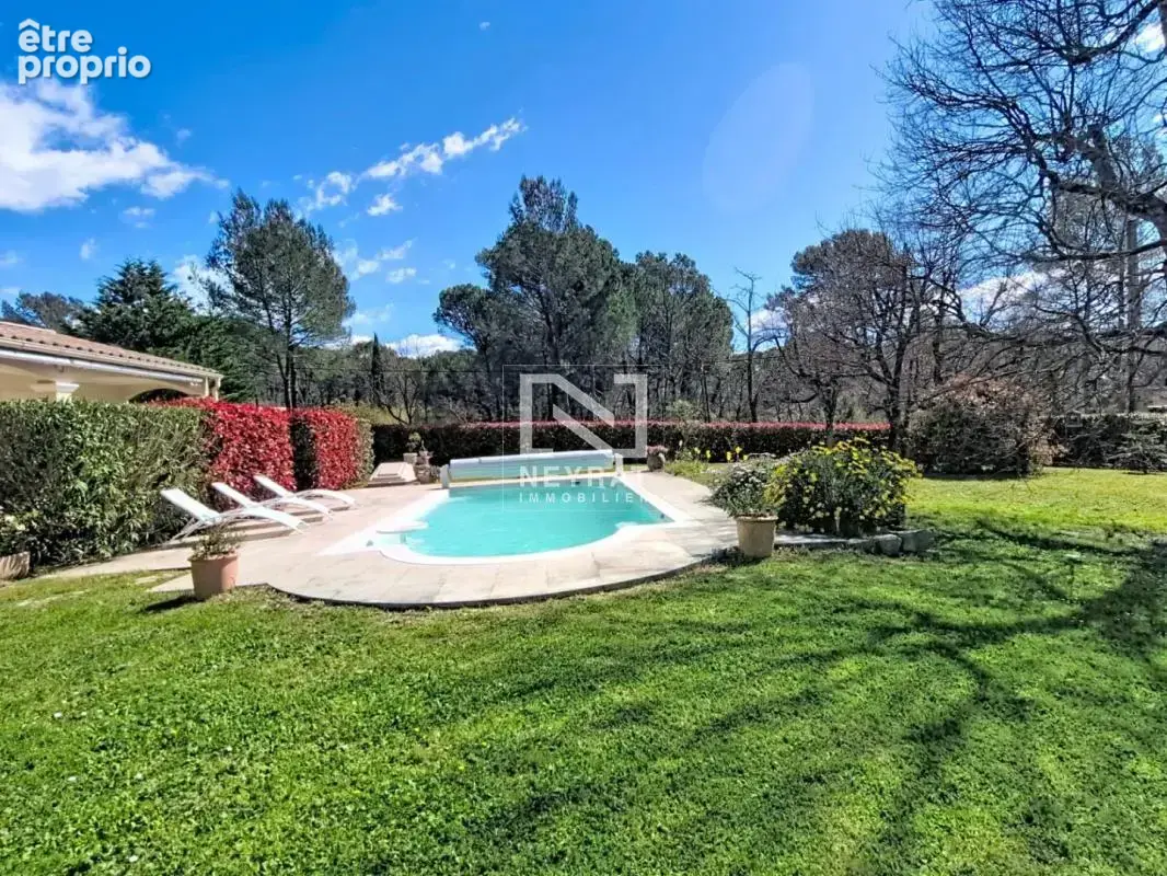 Fayence – Élégante villa provençale avec piscine et jardin plat de 3 000 m² - photo 2