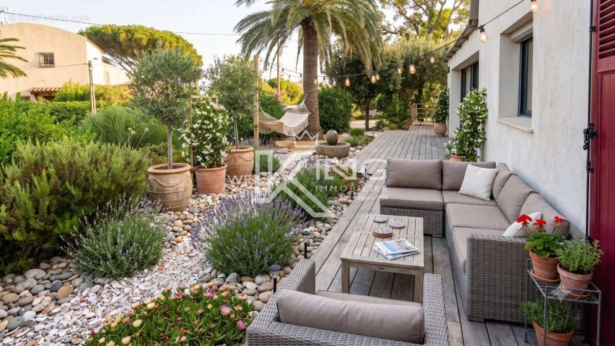 À deux pas de la plage de la Gaillarde, découvrez un bien d'exception aux allures de villa - photo 4