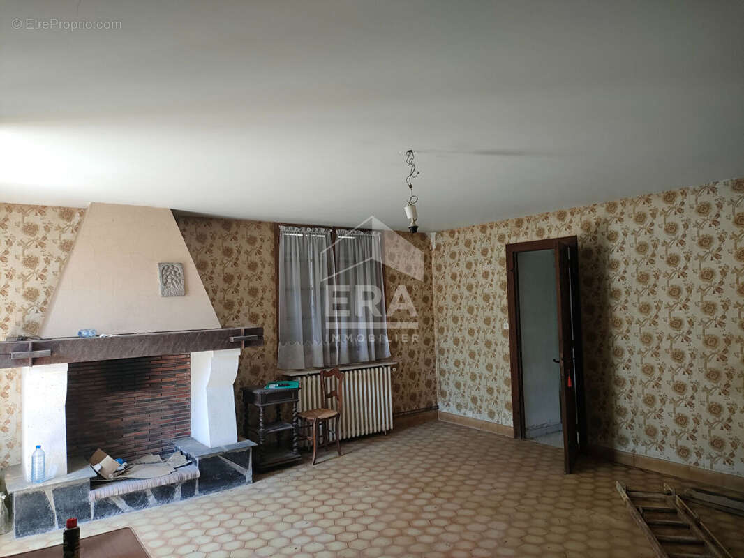 Maison à vendre à Saint Christoly de Blaye - 6 pièces, 236 m² sur 2700 m² de terrain - photo 5
