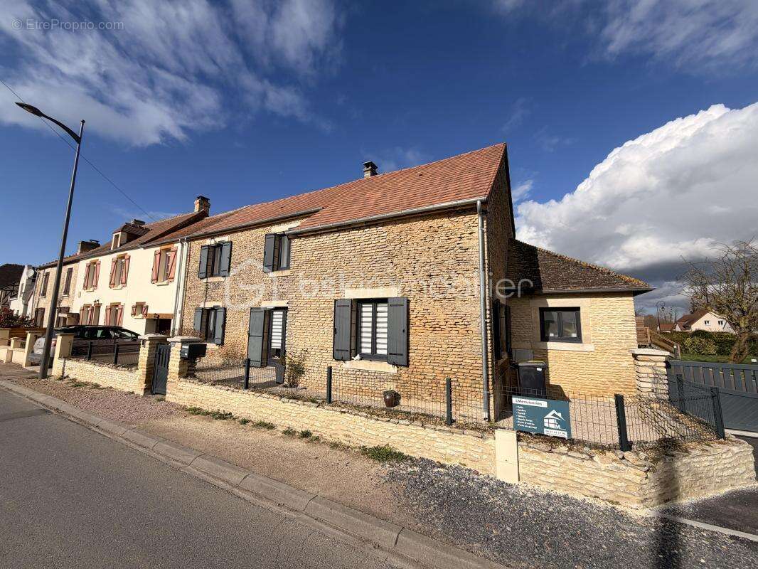 Maison à MOULT
