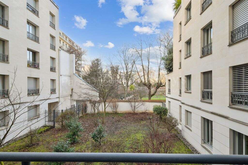Appartement à PARIS-7E