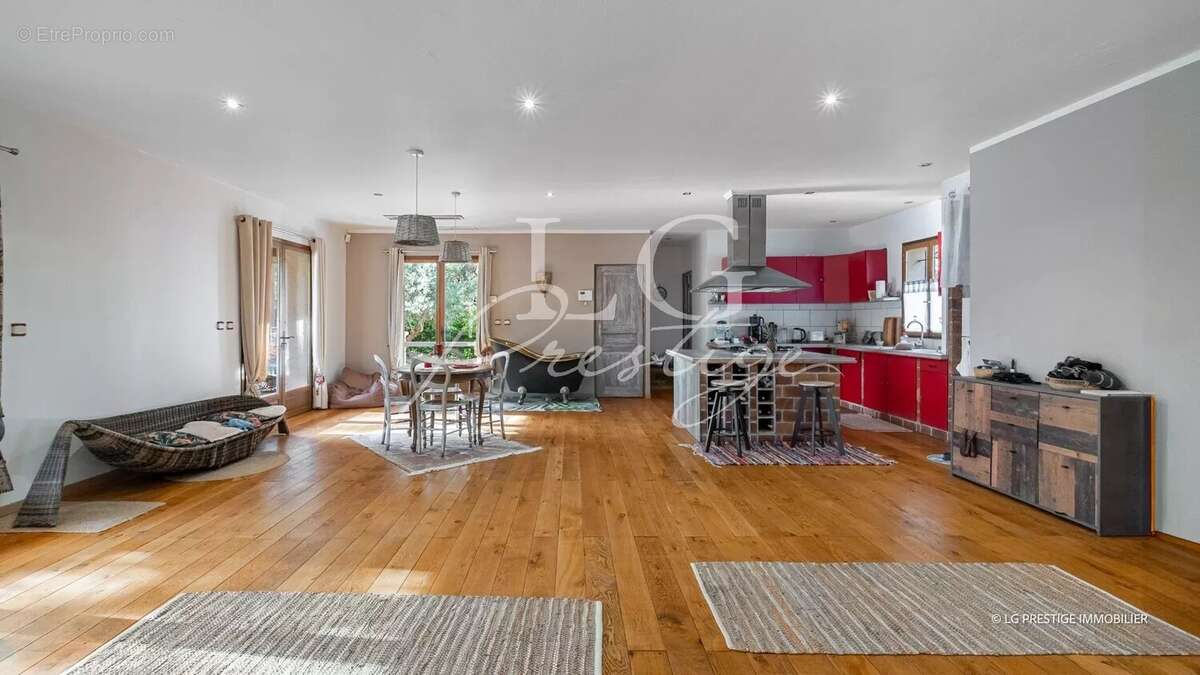 Maison à TOURRETTES