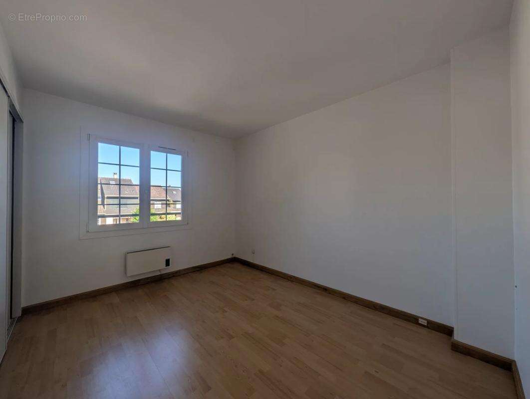 Maison à LES CLAYES-SOUS-BOIS