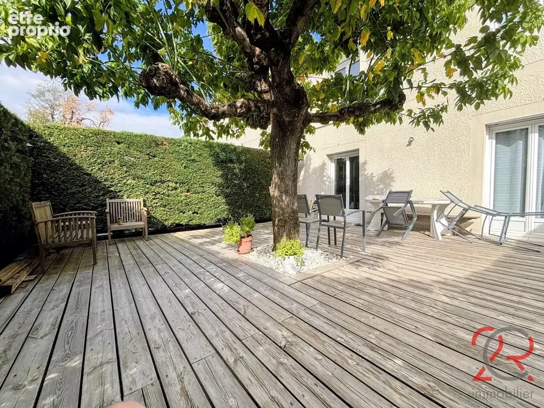 Quatre chambres, un jardin arboré et un emplacement qui facilite le quotidien ! - photo 13