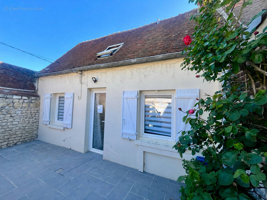 Maison à LA NEUVILLE-ROY