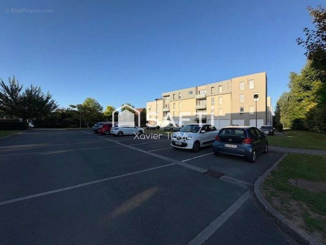 Photo 3 - Parking à LA BASSEE