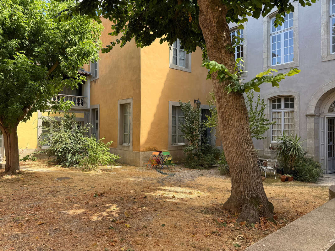 Élégant appartement traversant dans un immeuble historique - photo 16