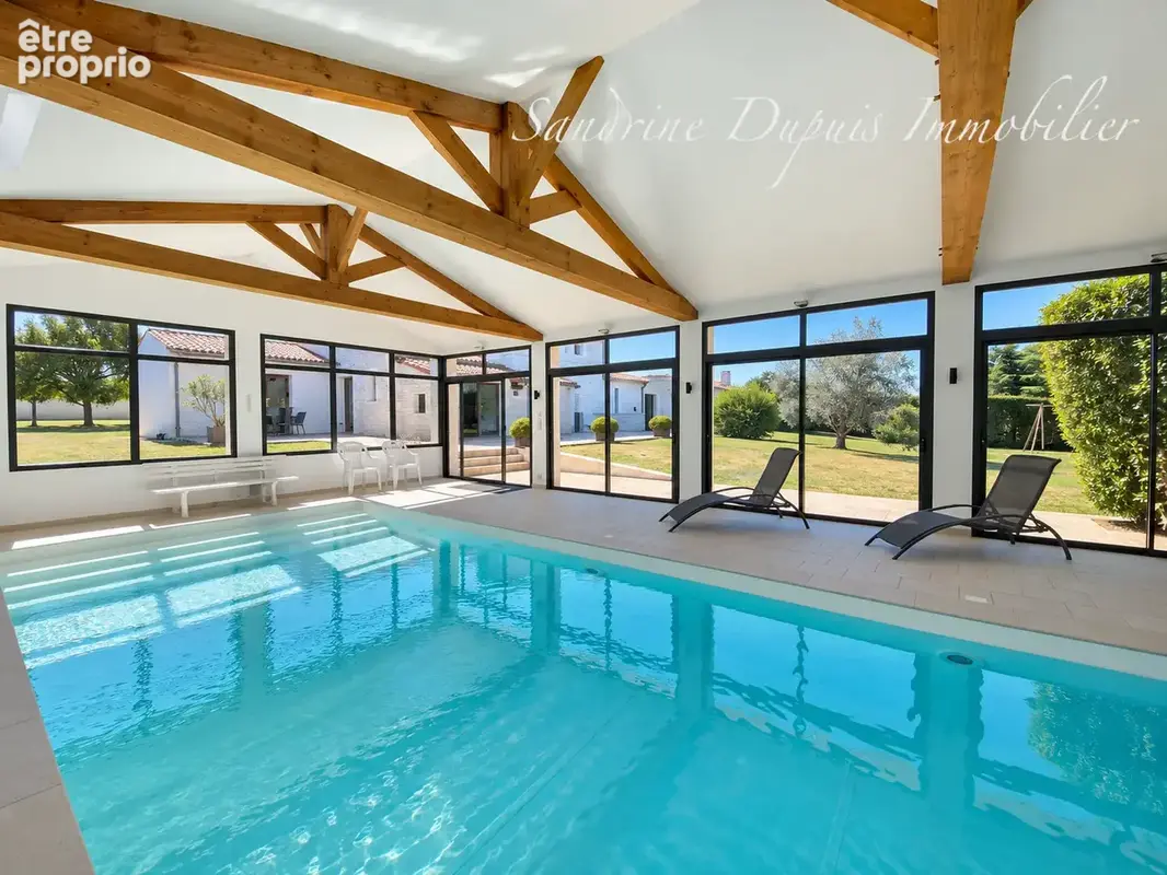 Aux portes de Saintes   Propriété de caractère avec piscine intérieure chauffée - photo 2