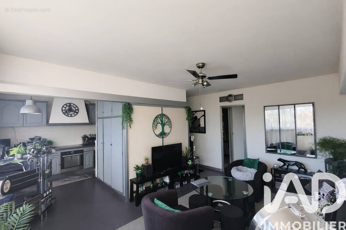 Photo 1 - Appartement à COMBS-LA-VILLE