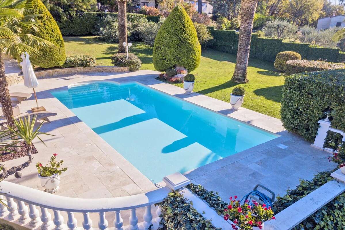 Maison à ROQUEFORT-LES-PINS