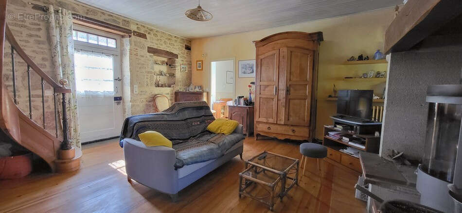 Maison à MONTFAUCON